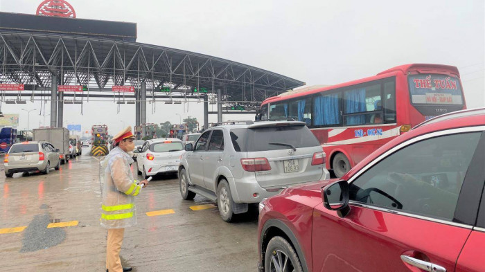 Những phản ánh về tình hình an toàn giao thông dịp nghỉ Lễ được tiếp nhận qua 9 số điện thoại đường dây nóng.
