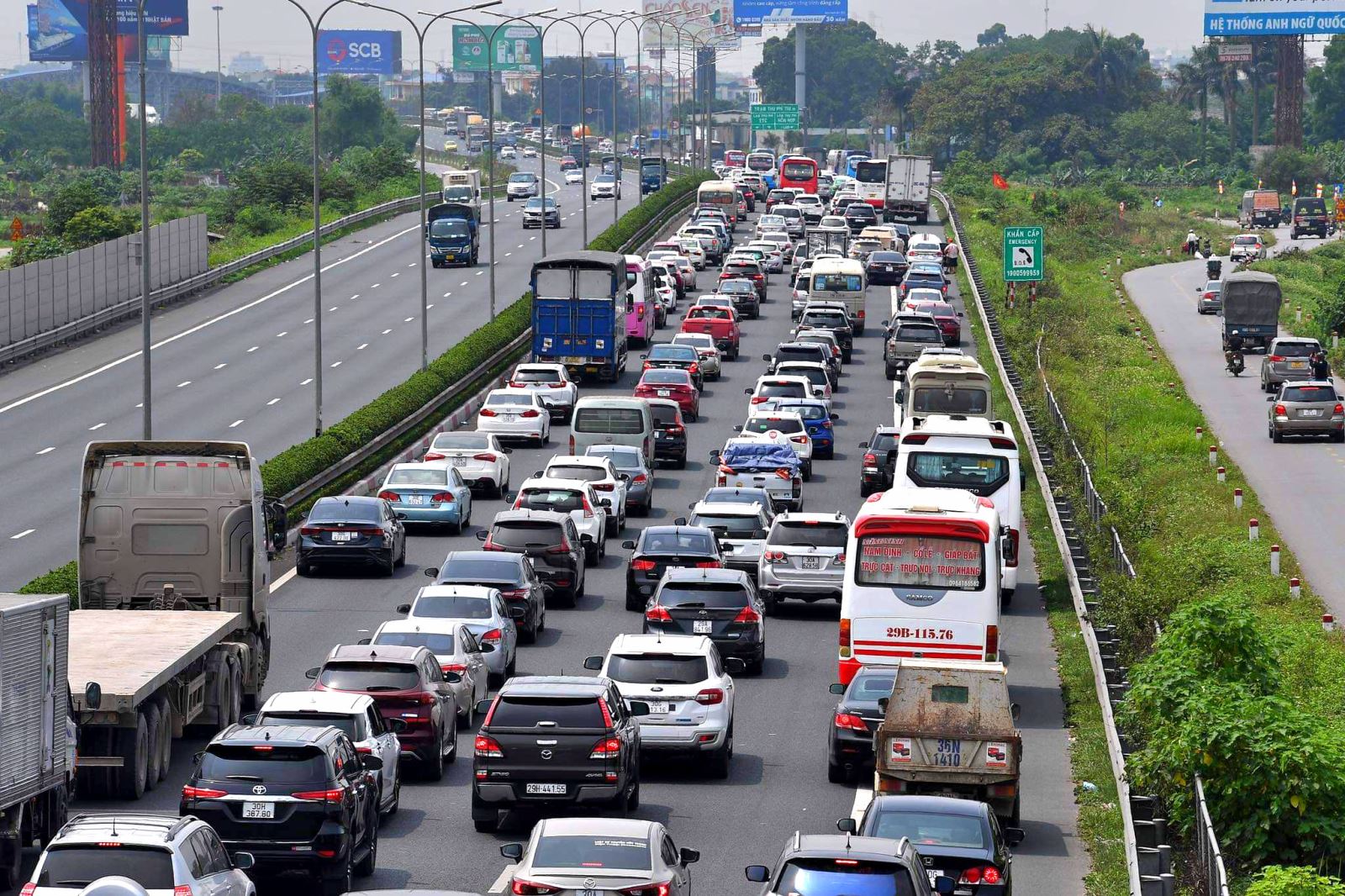 21 người thương vong vì tai nạn giao thông trong ngày đầu nghỉ lễ - Ảnh 1.