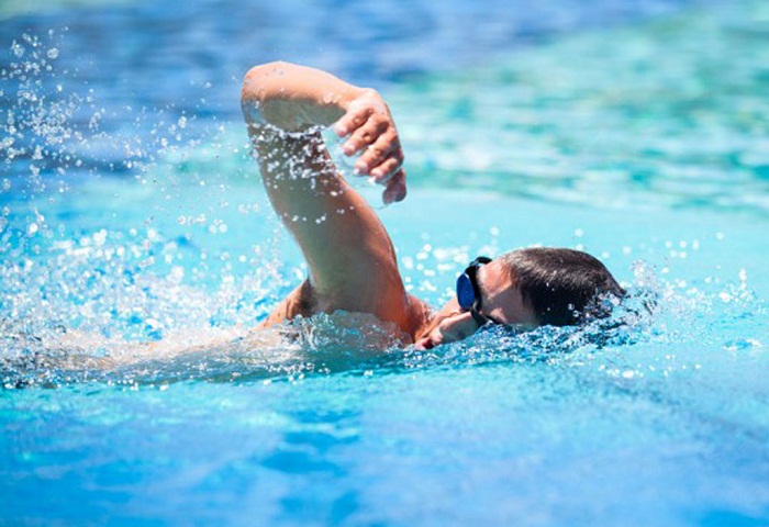 Nếu bạn thích đi bơi, lưu ý phòng các bệnh dễ mắc tại hồ bơi