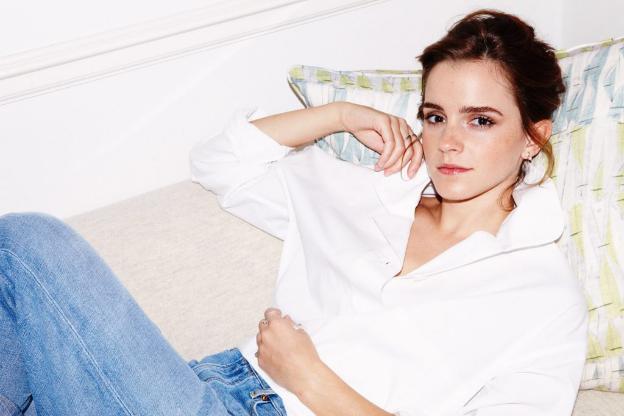 Emma Watson làm gì để có làn da trắng sứ ở tuổi 31?