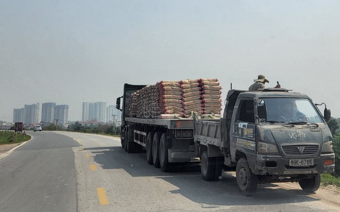 Siết chặt kiểm tra tại đầu mối bốc xếp hàng hóa, "phạt nguội" phương tiện vi phạm tải trọng