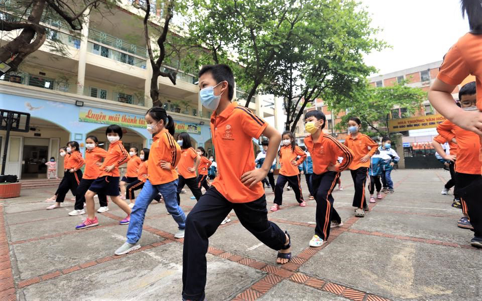 Gần 80% học sinh tiểu học ở Hà Nội quay trở lại trường trong buổi đầu tiên
