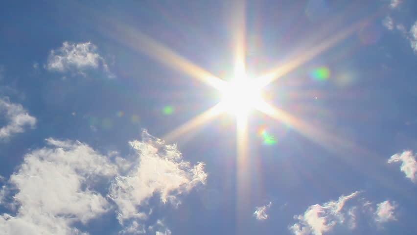 Chị em cần làm gì để tránh tác hại của ánh nắng mặt trời khi hè về?