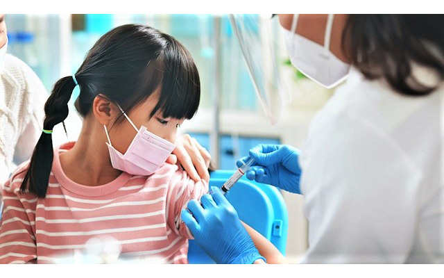 Sáng 7/4: 2 ngày nữa gần 1 triệu liều vaccine phòng COVID-19 tiêm cho trẻ từ 5 - dưới 12 tuổi về Việt Nam 