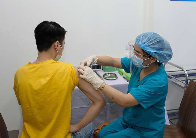 Sáng 9/4: Trong tháng 3 ghi nhận trên 1,2 triệu F0 do chưa tiêm vaccine phòng COVID-19  - Ảnh 1.