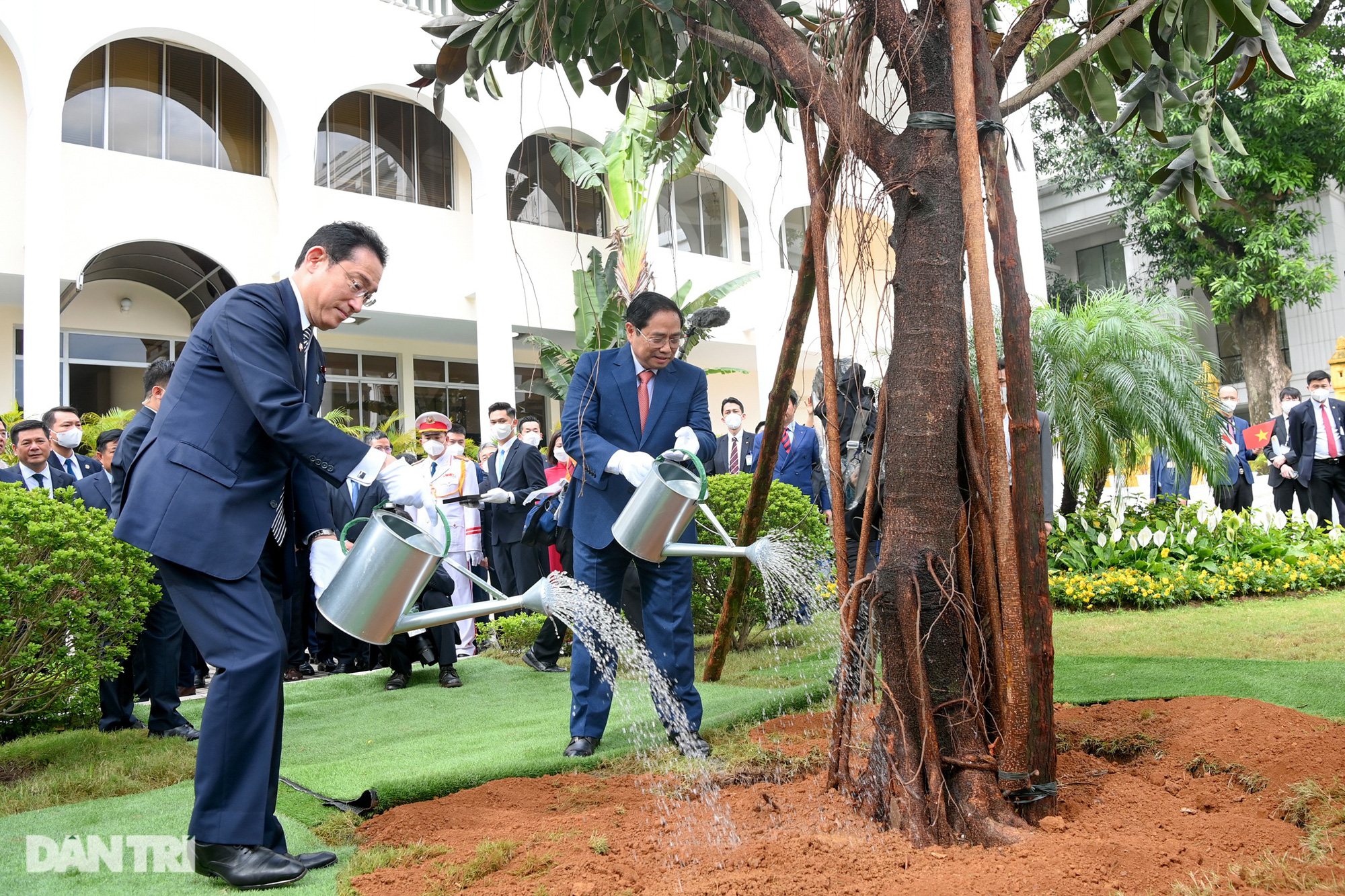 Thủ tướng Phạm Minh Chính chủ trì lễ đón chính thức Thủ tướng Nhật Bản - Ảnh 17.