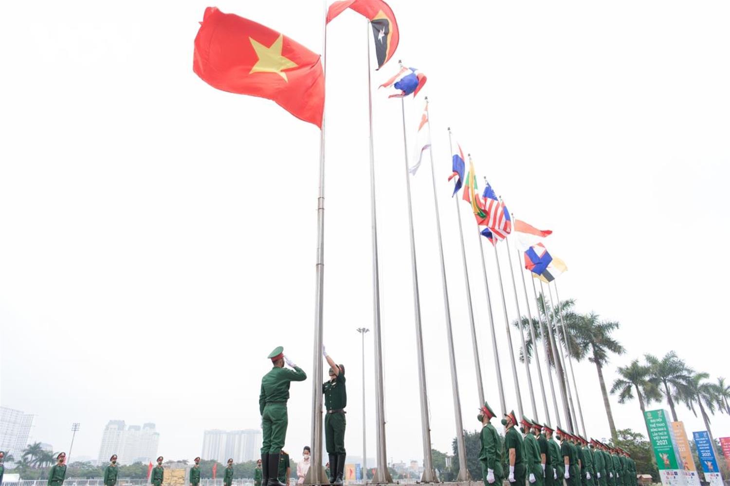 Sáng mai là ngày tuyệt vời để chúng ta chứng kiến Lễ thượng cờ cho SEA Games 31 diễn ra trang trọng tại SVĐ Mỹ Đình. Đây là cơ hội để thấy những lá cờ đại diện cho các nước tham gia mùa giải thể thao lớn nhất Đông Nam Á. Hãy cùng nhau tạo ra không khí sôi động, xem chương trình này và ủng hộ đội tuyển Việt Nam.
