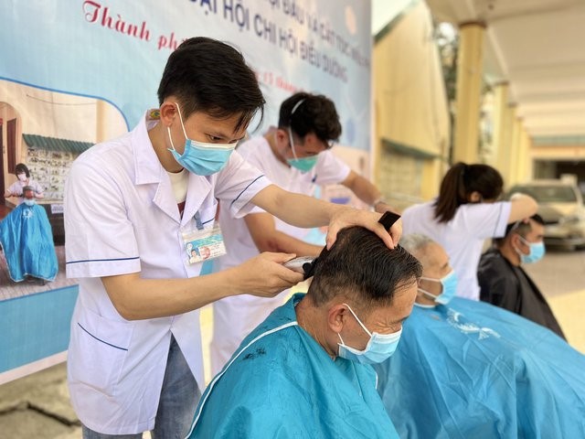 Điều dưỡng Bệnh viện YHCT Nghệ An: Nỗ lực phấn đấu, hết lòng vì người bệnh - Ảnh 4.