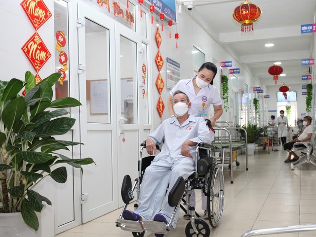 Điều dưỡng Bệnh viện YHCT Nghệ An: Nỗ lực phấn đấu, hết lòng vì người bệnh - Ảnh 5.