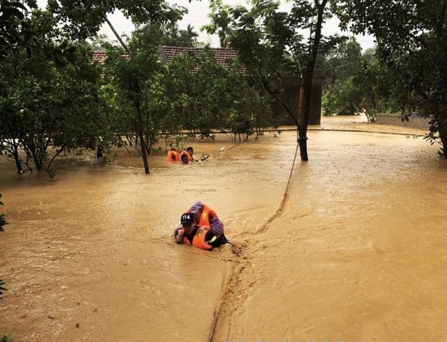 Thủ tướng yêu cầu các Bộ ngành, địa phương chủ động ứng phó với mưa lũ - Ảnh 2.