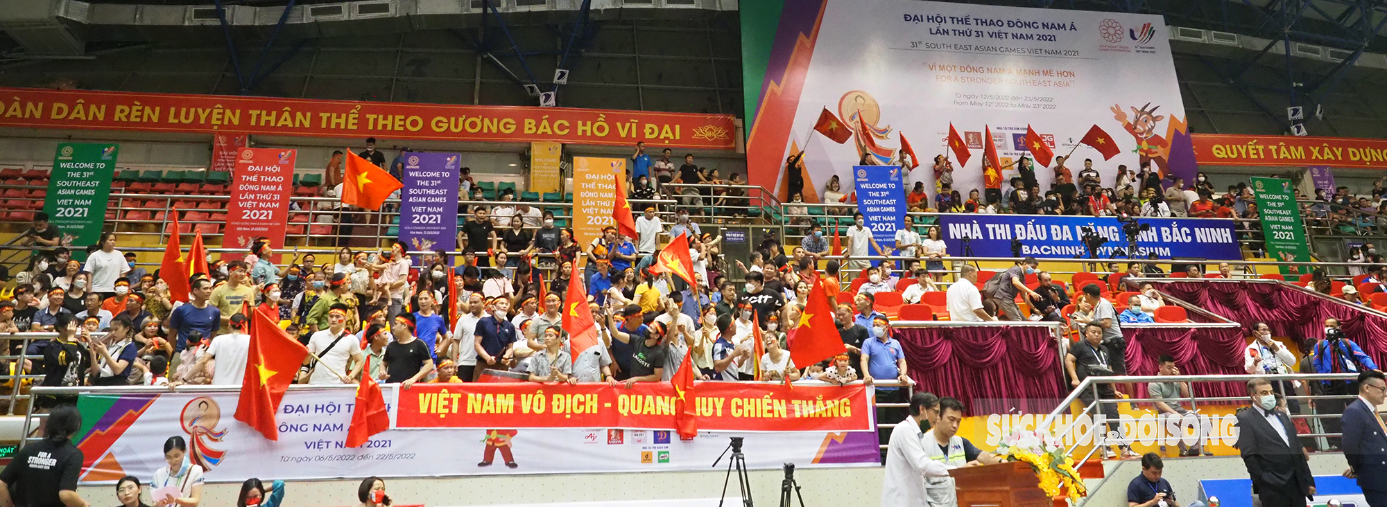 Dân Bắc Ninh “tiếp lửa” Đội tuyển kickboxing Việt Nam xuất sắc giành 5 Huy chương Vàng lúc nửa đêm - Ảnh 16.