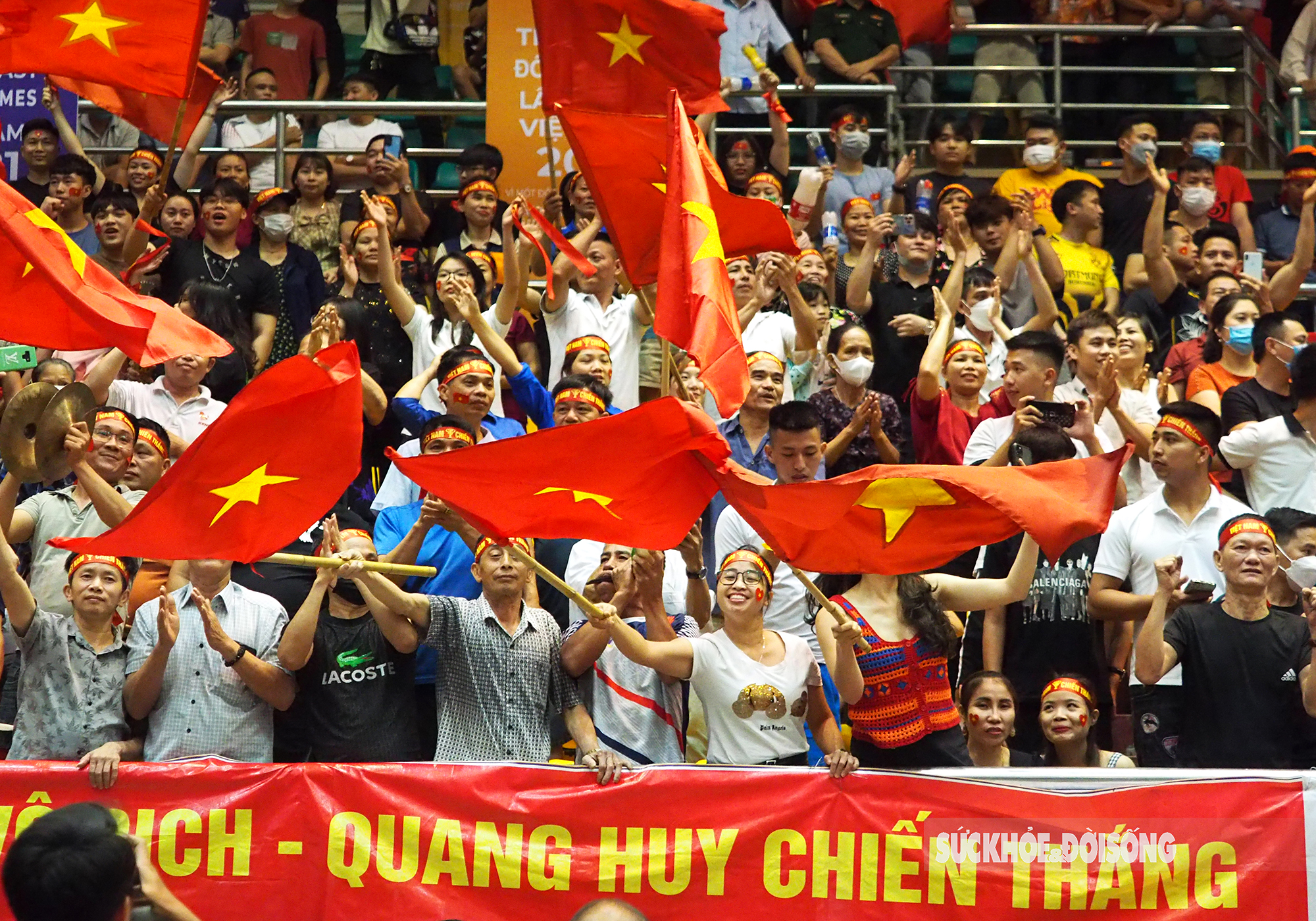 Dân Bắc Ninh “tiếp lửa” Đội tuyển kickboxing Việt Nam xuất sắc giành 5 Huy chương Vàng lúc nửa đêm - Ảnh 20.