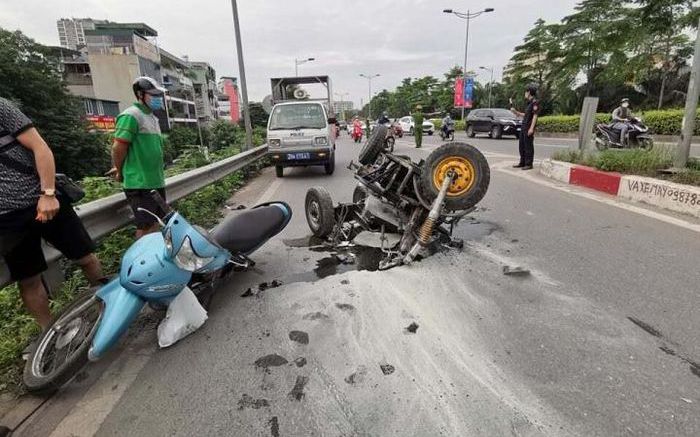 Nguyên nhân vụ nam thanh niên điều khiển xe ba bánh gây tai nạn rồi bốc cháy ở Hà Nội