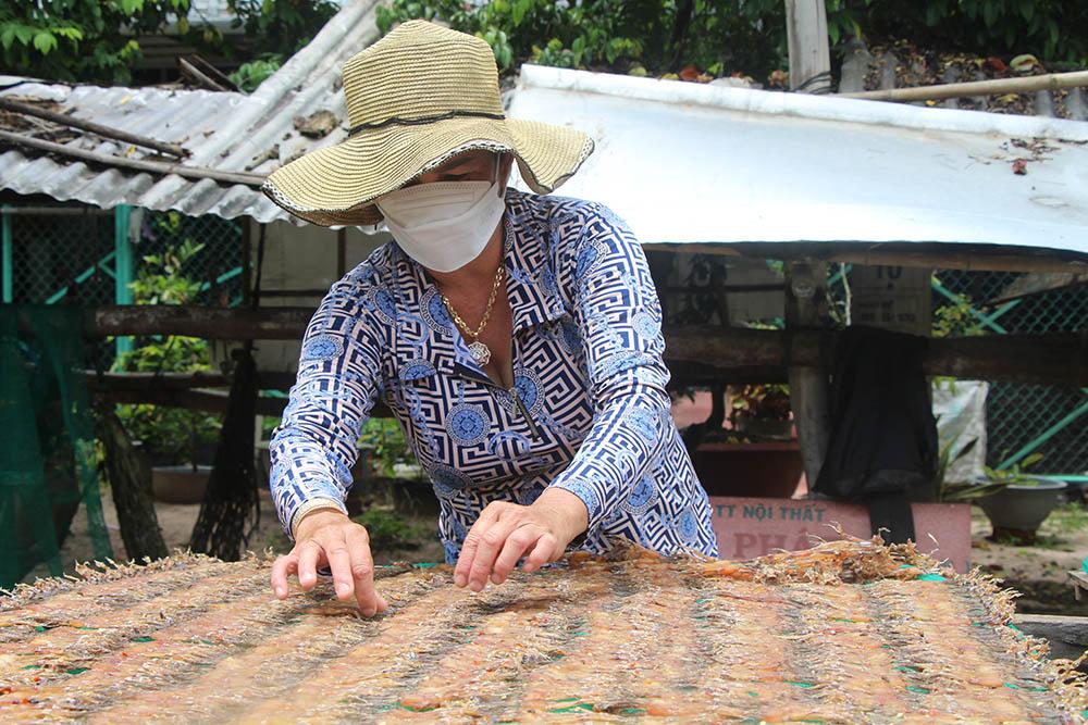 Ngôi làng đàn ông chuyên săn ‘vũ nữ chân dài’, thức trắng đêm thu tiền triệu - Ảnh 6.