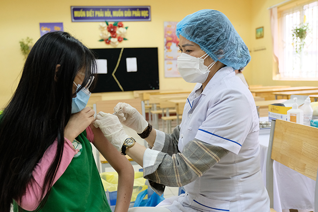 Chỉ còn 40 ngày: Phải đẩy nhanh tiêm vaccine COVID-19 trẻ từ 5 - dưới 12 tuổi; Hà Nội và 5 tỉnh tiêm mũi 2 dưới 17% - Ảnh 1.
