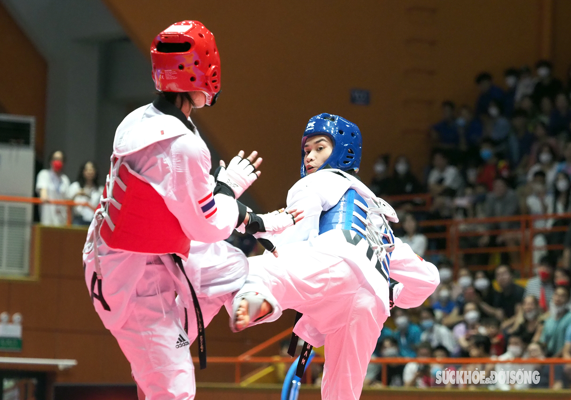 Chồng của VĐV Taekwondo vượt gần 900km chứng kiến vợ lội ngược dòng ngoạn mục   - Ảnh 3.