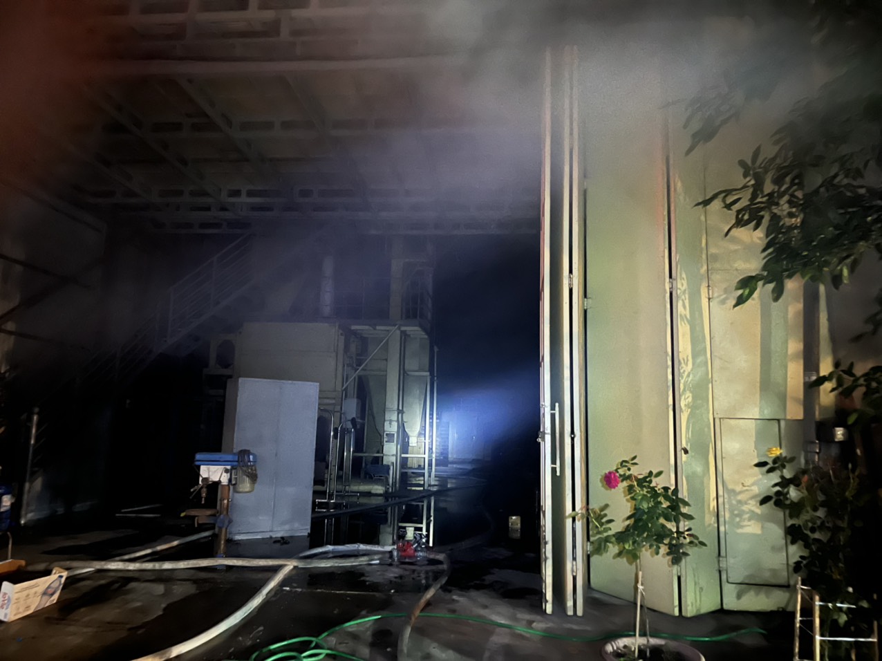 Hà Nội: Cháy xưởng gỗ gần 500m2 trong làng nghề  - Ảnh 3.