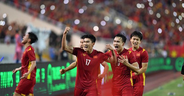 'Hạ đẹp' Thái Lan, U23 Việt Nam bước lên ngôi vương bóng đá SEA Games 22