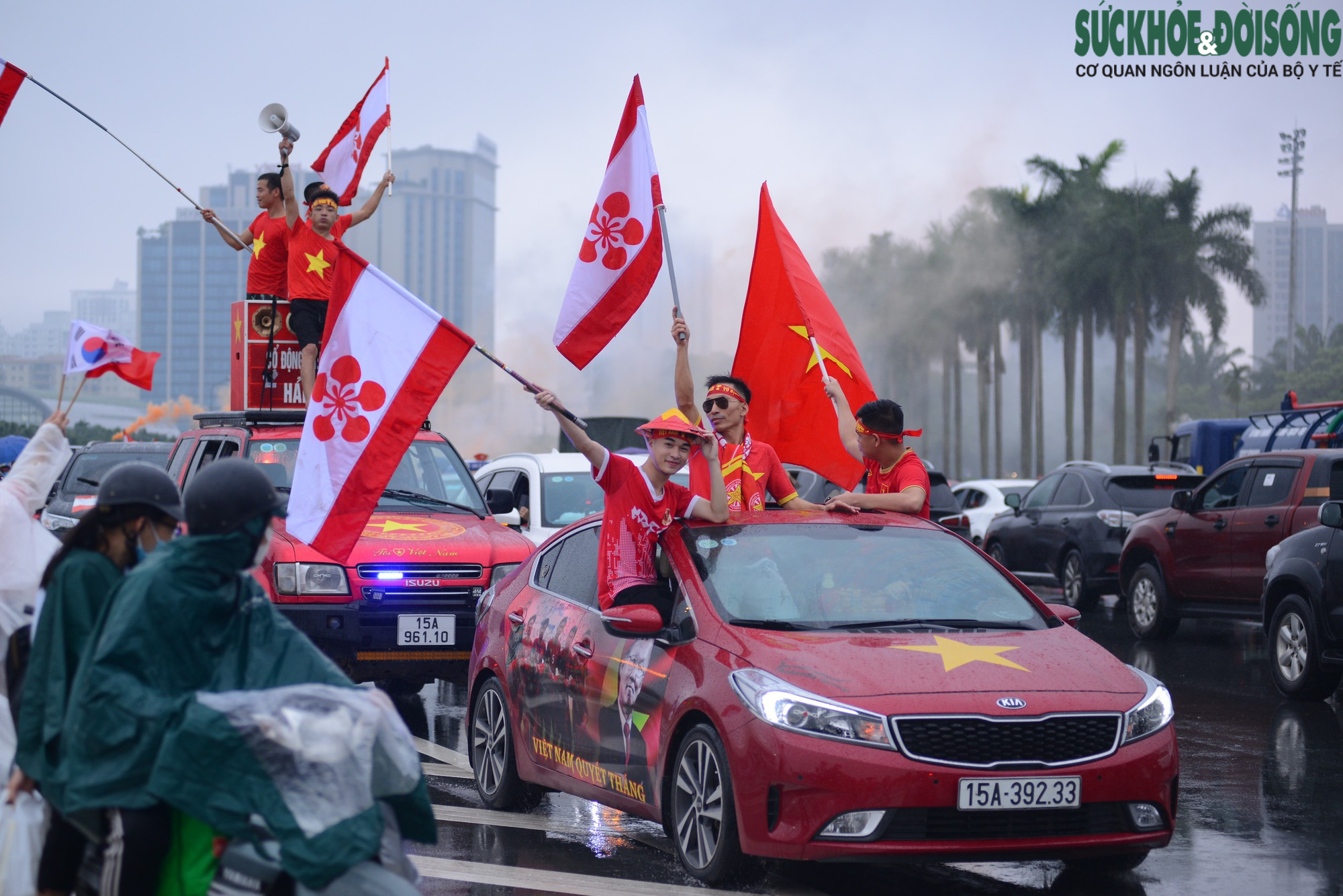 Người hâm mộ sẵn sàng 'bùng cháy', ăn mừng chiến thắng của U23 Việt Nam trước - Ảnh 4.