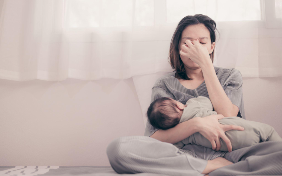 Mất ngủ kéo dài sau sinh có phải là dấu hiệu trầm cảm?