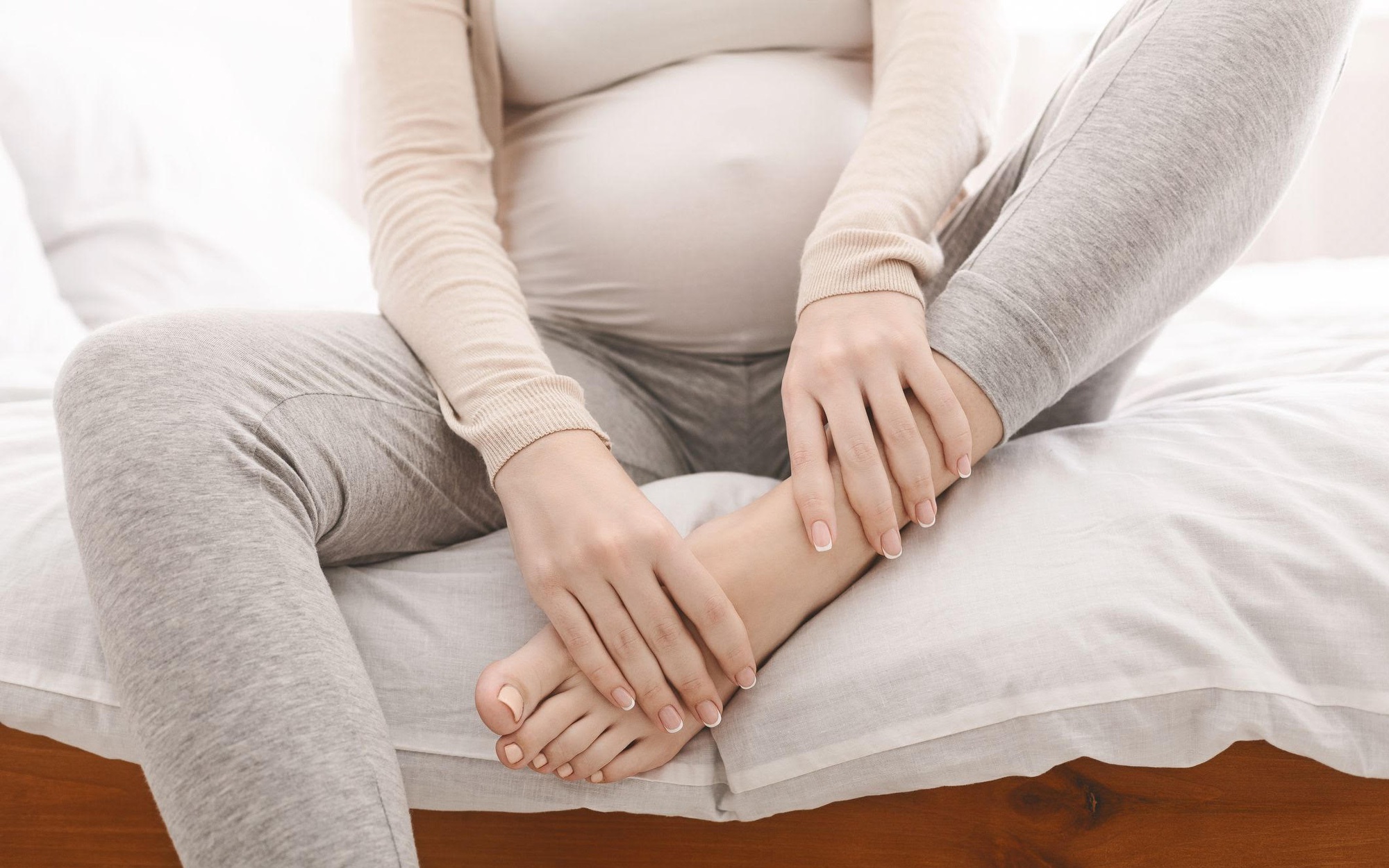 Phù chân khi mang thai và cách khắc phục