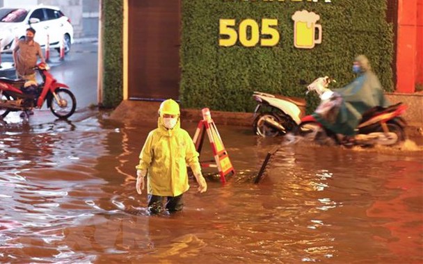 Bộ trưởng Bộ TNMT nói gì khi Hà Nội ngập khắp nơi sau trận mưa lịch sử chiều 29/5?