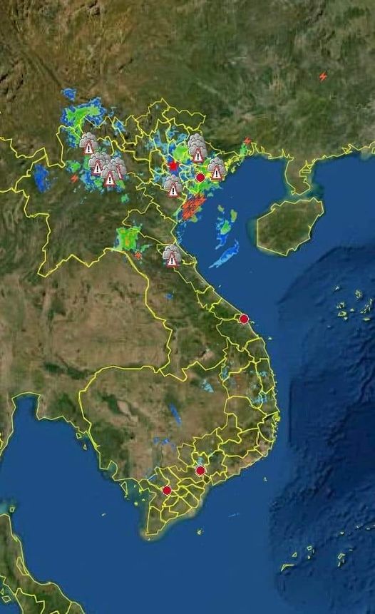 Mưa lớn tiếp diễn, nguy cơ cao xảy ra lũ quét, sạt lở đất - Ảnh 1.