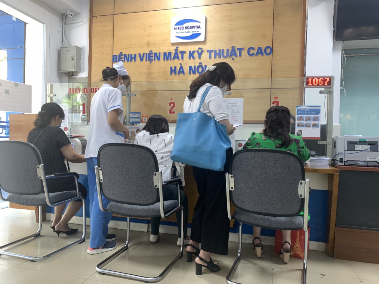 Nhức mỏi mắt, nhìn mờ, đeo kính thấy rõ hơn nhưng không phải…cận thị! - Ảnh 2.