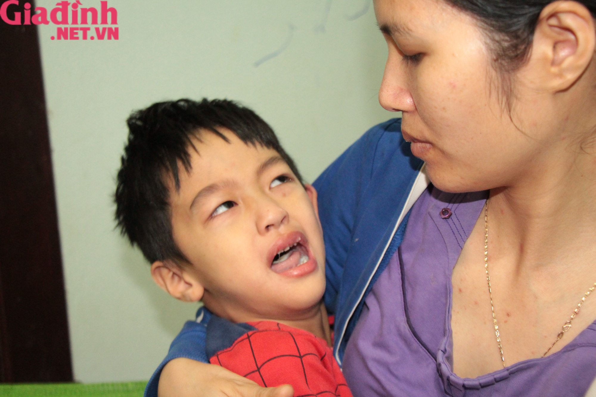 Ám ảnh tiếng khóc bé trai 5 tuổi mắc bệnh u não ở Hải Dương và nỗi đau vợ chồng trẻ - Ảnh 9.