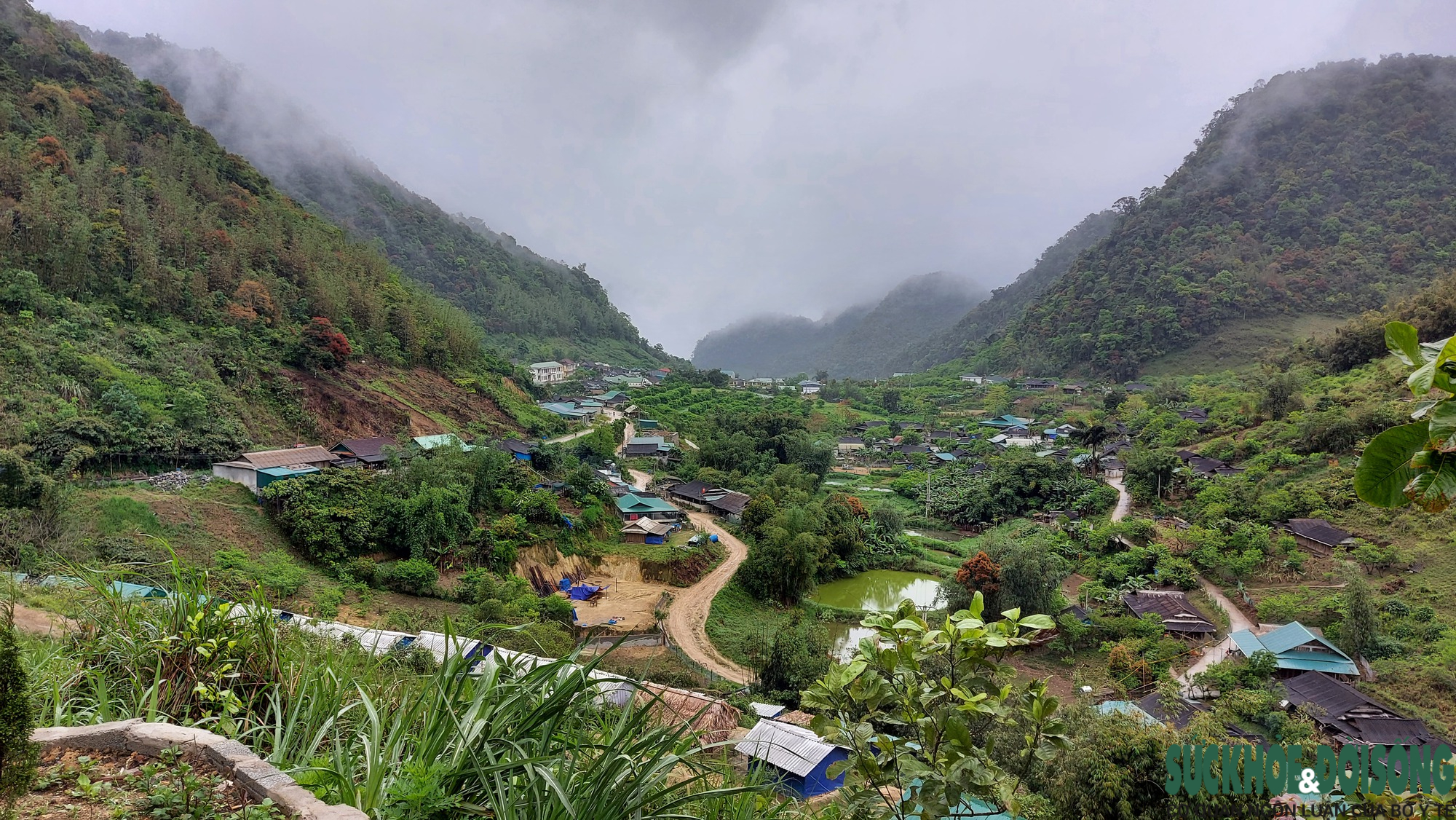 Người Mông đầu tiên ở cổng trời tiên phong làm du lịch cộng đồng - Ảnh 1.