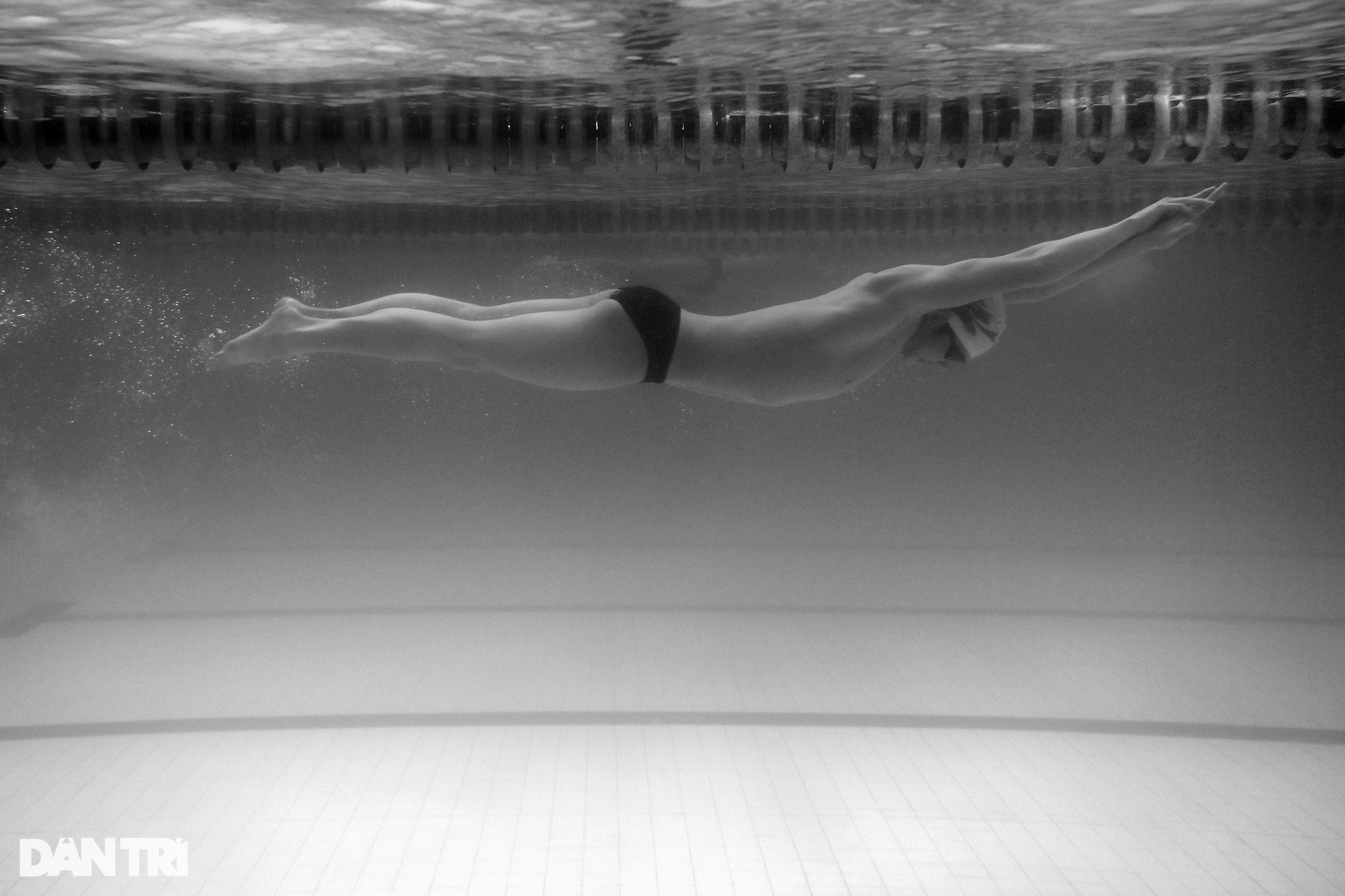 Lặn bể bơi ngắm 'kình ngư' em trai Ánh Viên tập luyện cho SEA Games 31 - Ảnh 4.