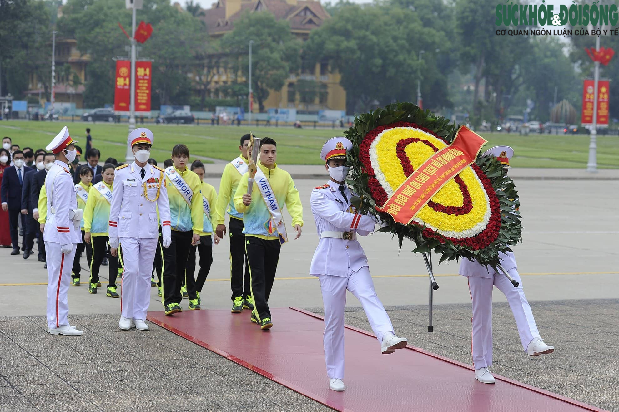 Ngọn lửa SEA Games 31 rực sáng trên bầu trời Hà Nội - Ảnh 2.