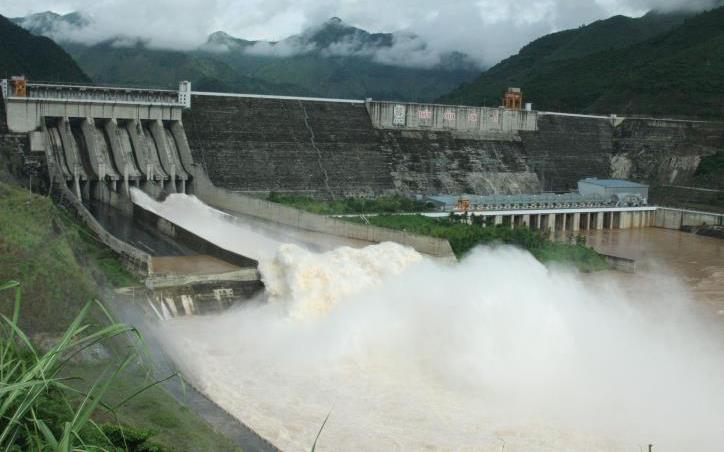 Khẩn cấp xả đáy 2 hồ thủy điện Hòa Bình và Sơn La do mưa lớn