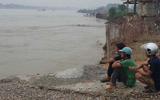 Lật đò ngang trên sông Lô, 1 người mất tích