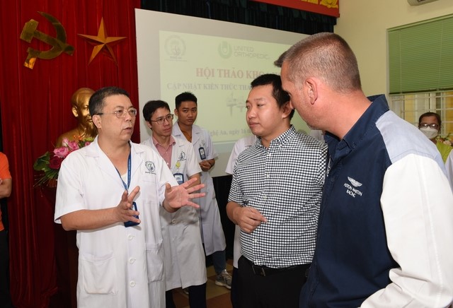 Bệnh viện CT-CH Nghệ An - Đơn vị tiên phong phẫu thuật thay khớp gối - Ảnh 2.