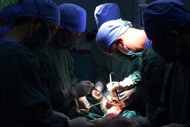 Bệnh viện CT-CH Nghệ An - Đơn vị tiên phong phẫu thuật thay khớp gối - Ảnh 4.