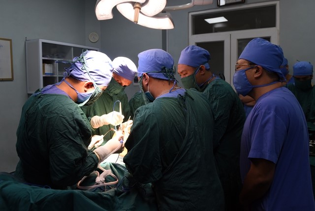 Bệnh viện CT-CH Nghệ An - Đơn vị tiên phong phẫu thuật thay khớp gối - Ảnh 7.