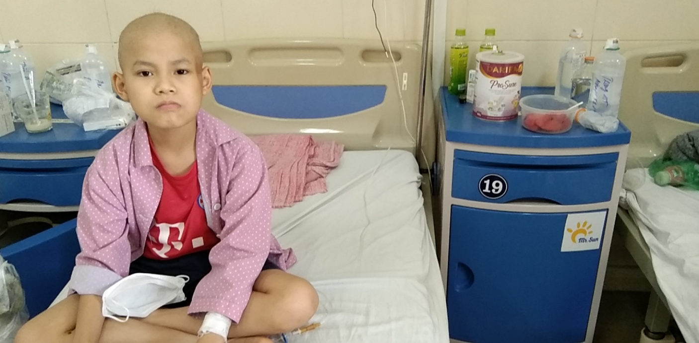 MS 764: Xót xa hoàn cảnh bé trai 10 tuổi mang khối u ác tính cần tiền điều trị - Ảnh 1.