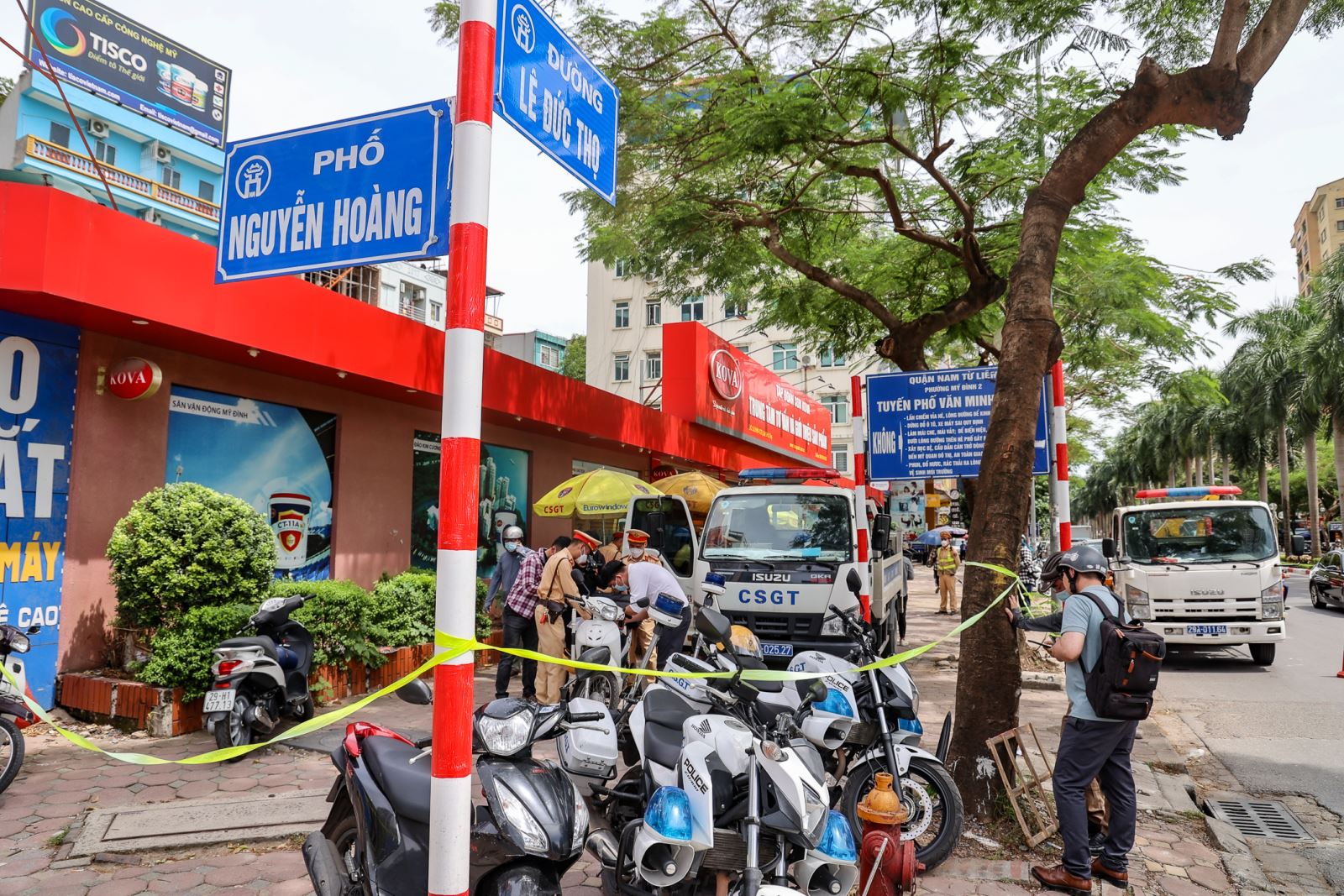 Nhiều lái xe bị phạt kịch khung trong ngày Hà Nội nóng đỉnh điểm vì... uống bia giải nhiệt - Ảnh 1.