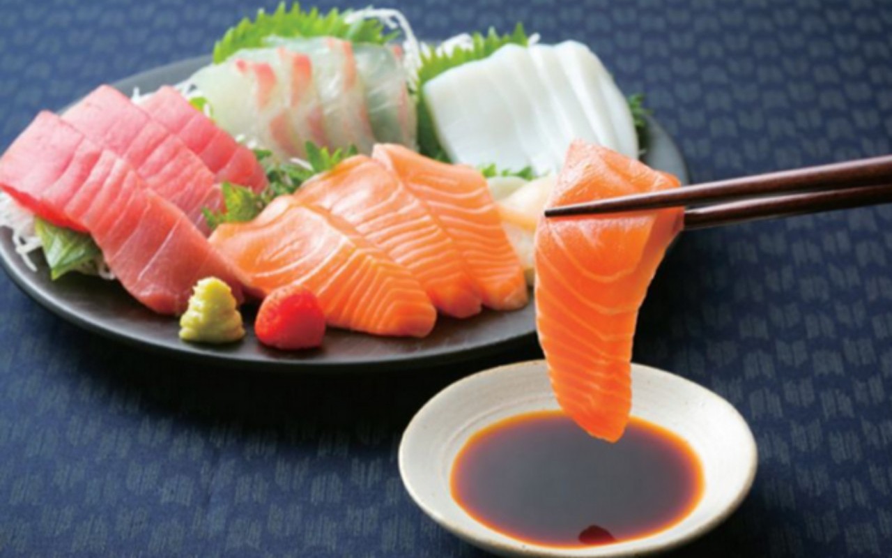 Ăn sushi và sashimi, coi chừng nhiễm vi khuẩn, ký sinh trùng gây bệnh