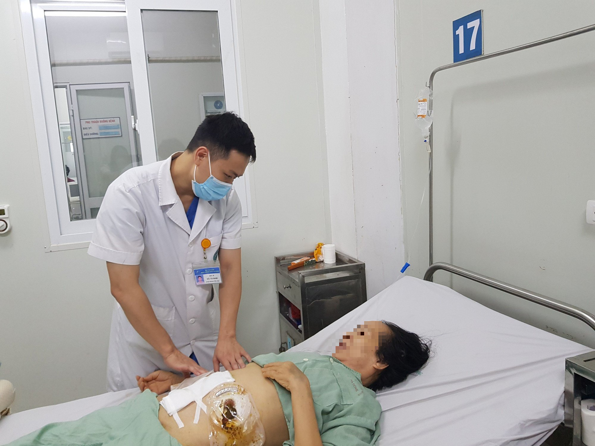 Đi ngoài ra máu cứ tưởng mắc bệnh trĩ, không ngờ ung thư nặng - Ảnh 2. Đi ngoài ra máu cứ tưởng mắc bệnh trĩ, không ngờ ung thư nặng - Ảnh 2.