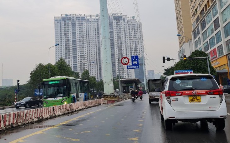 Đề xuất Hà Nội cho phép xe khách, buýt thường được đi vào làn BRT