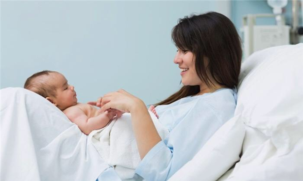 Phụ nữ sau sinh nên bổ sung canxi thế nào tốt cho cả mẹ và bé? - Ảnh 1.