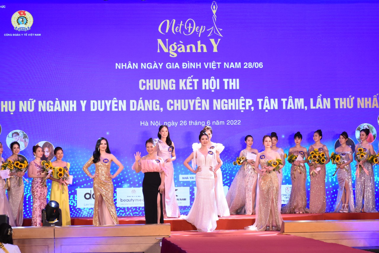 Kỹ thuật viên Phạm Thị Chung giành giải đặc biệt Hội thi &quot;Phụ nữ ngành Y duyên dáng, chuyên nghiệp, tận tâm&quot; - Ảnh 2.