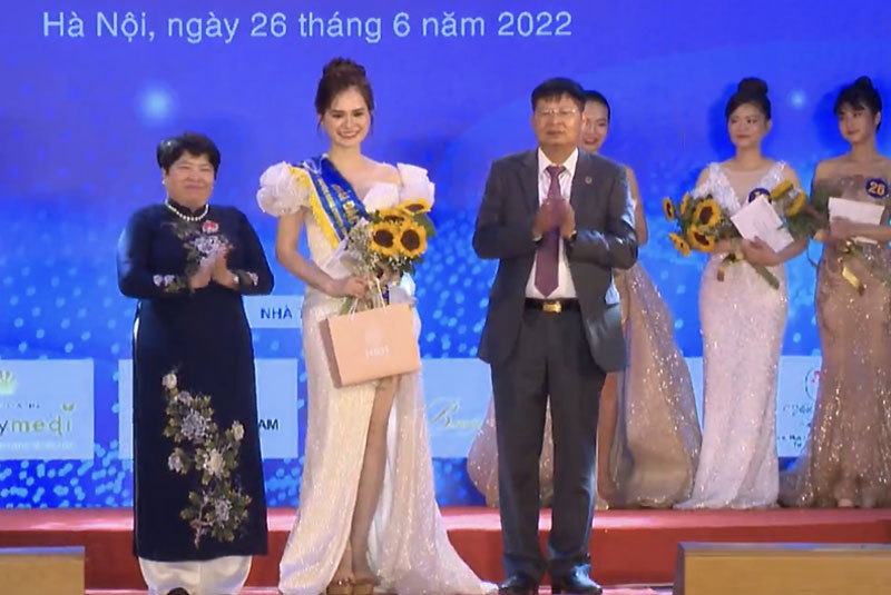 Kỹ thuật viên Phạm Thị Chung giành giải đặc biệt Hội thi &quot;Phụ nữ ngành Y duyên dáng, chuyên nghiệp, tận tâm&quot; - Ảnh 3.