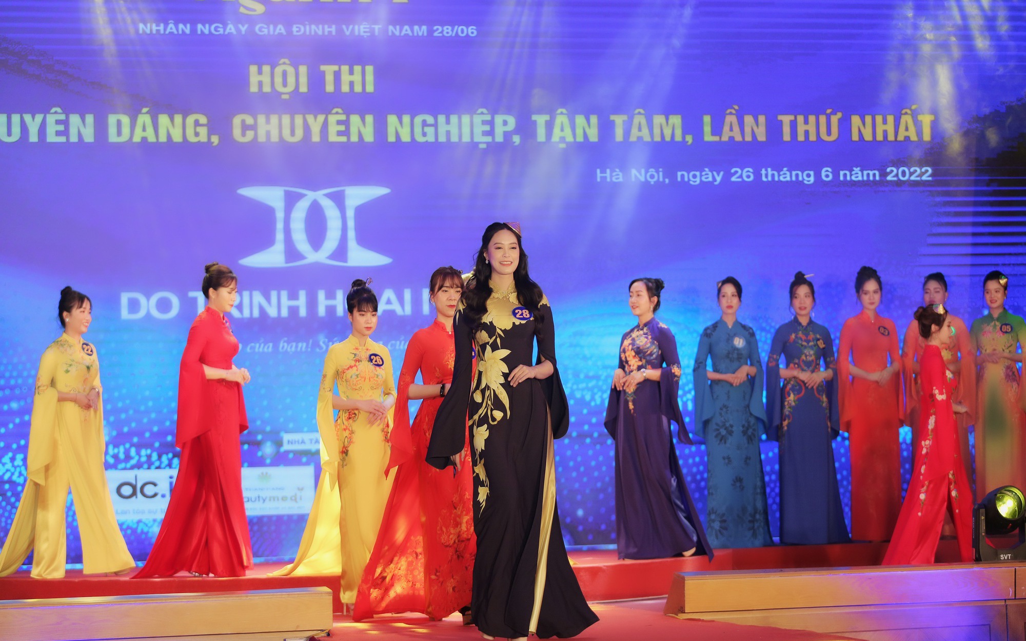 Nhà thiết kế Đỗ Trịnh Hoài Nam: Vương miện Người đẹp ngành y có sức nặng đặc biệt