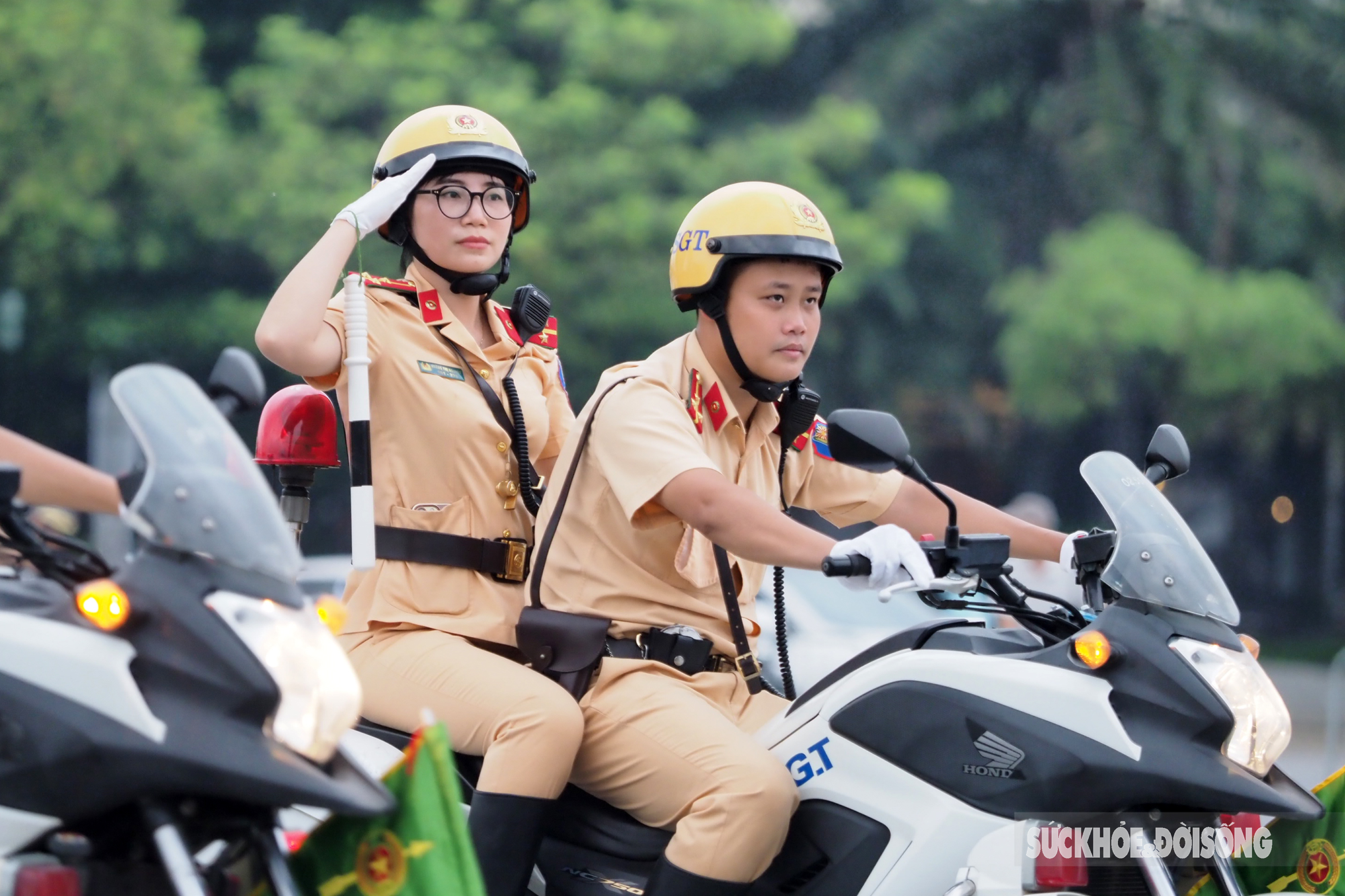 Những bóng hồng vàng của lực lượng Cảnh sát giao thông - Ảnh 2.