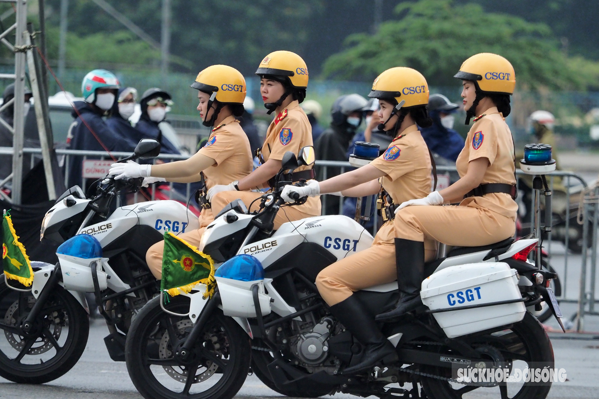 Những bóng hồng vàng của lực lượng Cảnh sát giao thông - Ảnh 8.