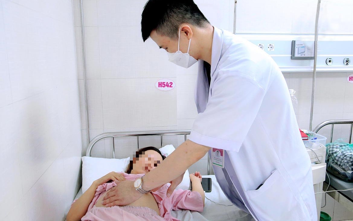 Thai phụ 28 tuần đã chuyển dạ, bác sĩ cấp cứu khâu vòng cổ tử cung giữ thai thành công