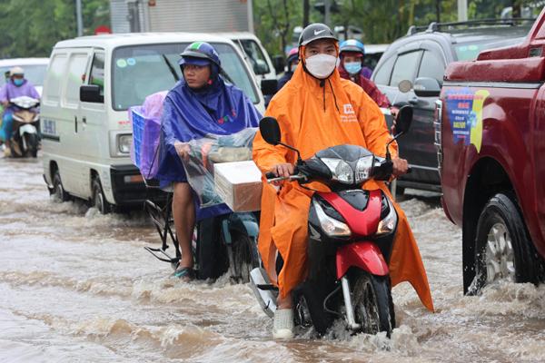 Thời tiết 11/7: miền Nam mưa dông, miền Bắc nắng dịu